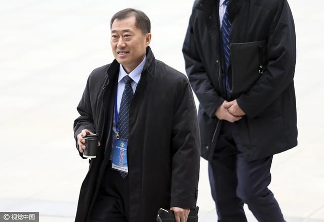 报道称，近日被任命为红鸟和米兰高级顾问的伊布原定于今天在米兰内洛与全队会面，这也是球队期待已久的事情，但是由于轻微流感的原因，今天伊布将不会与全队进行见面。